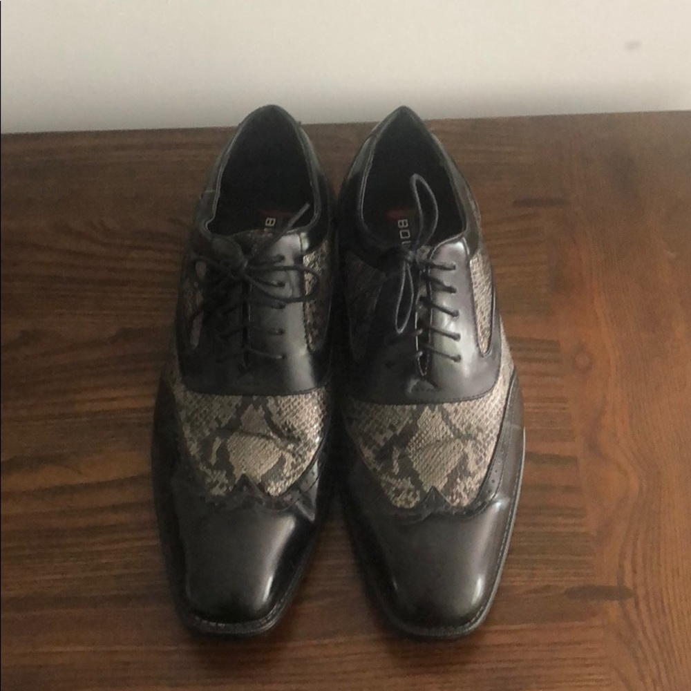 Bolano dress shoes. Alligator print.
